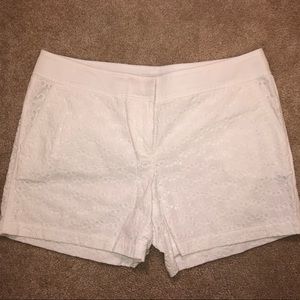 Vineyard Vines white eyelet shorts size 8